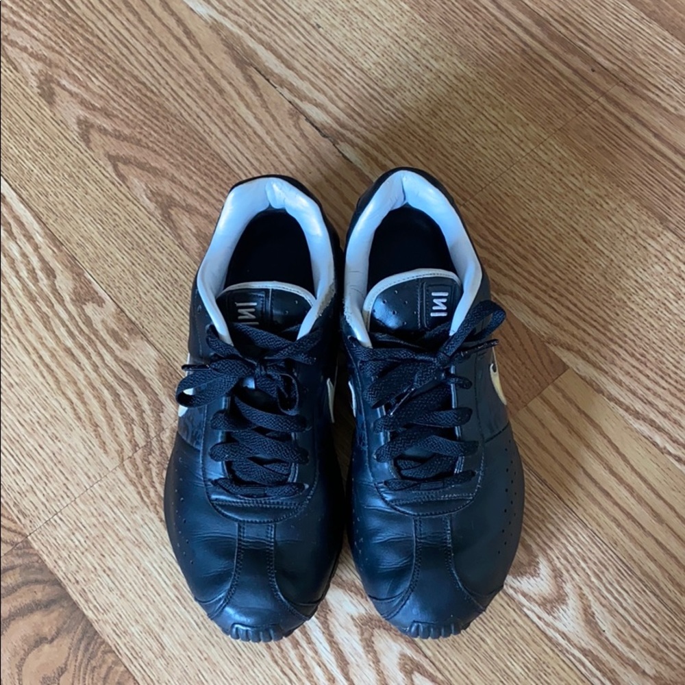 ❤️ Nike black leather sneakers